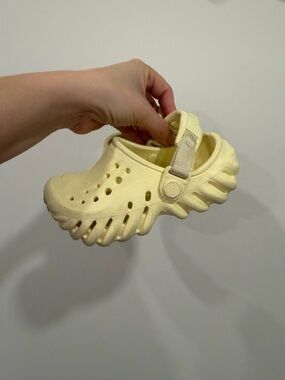 Kids Lightweight Yellow Croc echo clogs  with Back Strap